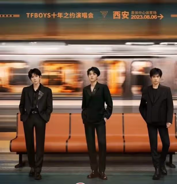 TFBOYS合體路透照曝光，易烊千璽與王俊凱錯位牽手，網友直呼破防