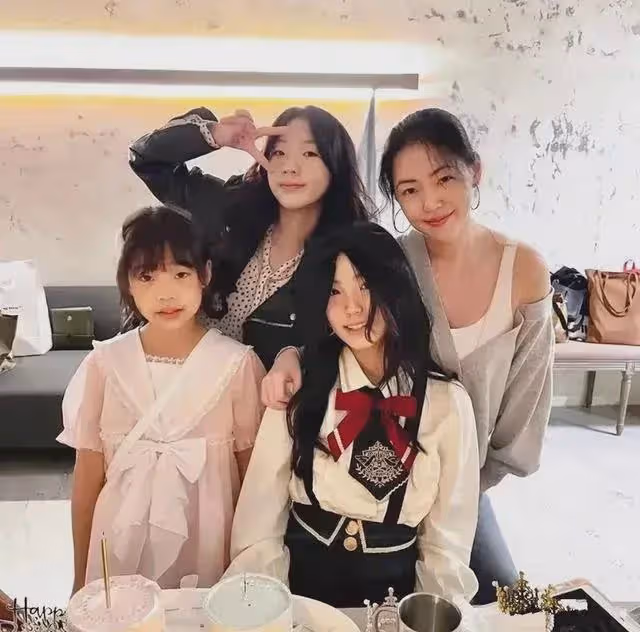 小S女兒又引爭議！現身韓國打扮招搖，兩根繩子捆綁幾乎一絲不掛