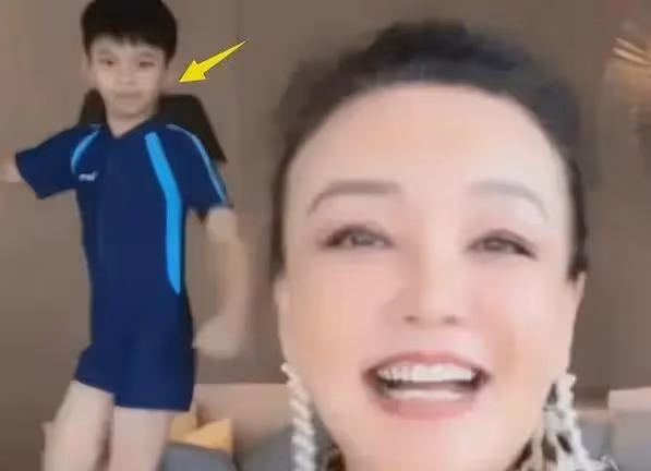 小S女兒又引爭議！現身韓國打扮招搖，兩根繩子捆綁幾乎一絲不掛