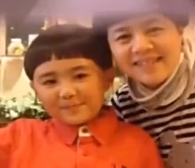 金龜子設宴慶結婚35周年,王寧滿臉皺紋肚腩突出,夫妻被指像祖孫