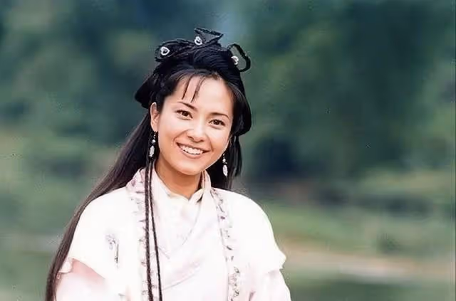 香港知名女星被曝移居加拿大,或將徹底息影,丈夫留在國內賺錢