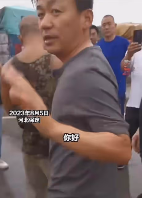 王寶強,親自押送6車物資送往河北,這才是網友應該追的偶像明星