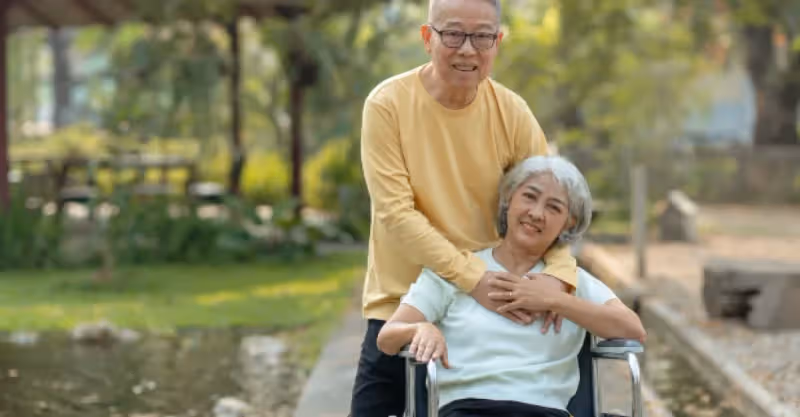 老伴意外摔斷腿，他臨時決定試探兩個兒子的孝心，結果太扎心了