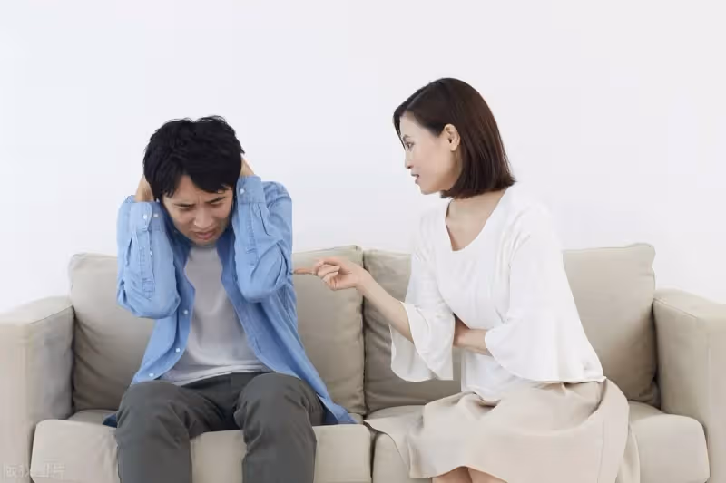 1萬改口費婆婆換成假金手鐲,事後不賠錢,兒媳一個決定婆婆哭了