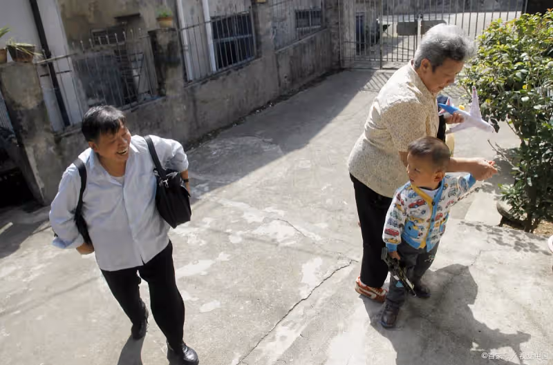 總以為外孫孫子一樣疼,大病一場才明白,外孫終歸不是孫