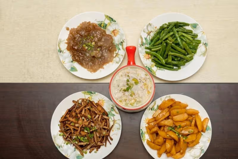 父親資助發小的兒子七年，他當了領導後，對我家的態度令人痛心