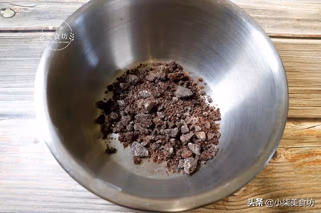 麵粉別只蒸饅頭了,用3個碗一扣,暄軟香甜,出鍋瞬間被掃光