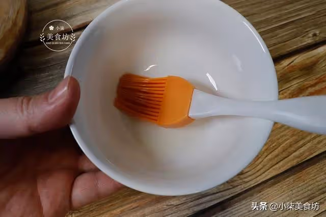 麵粉別只蒸饅頭了,用3個碗一扣,暄軟香甜,出鍋瞬間被掃光