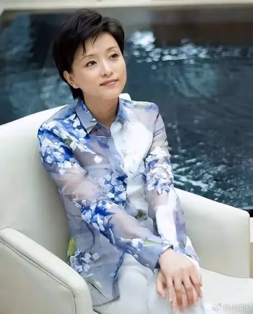 當年，楊瀾和父親鬧掰，執意嫁給體重200斤，但身價超200億的男人