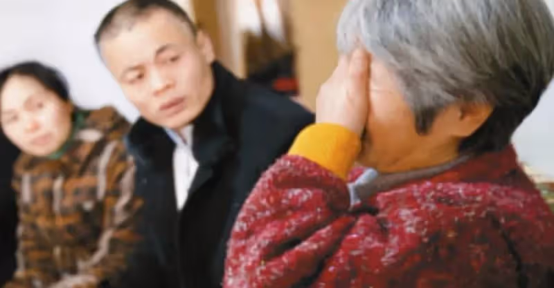 手握三千退休金去兒子家養老，不料僅三個月，兒媳：別在我家裝窮