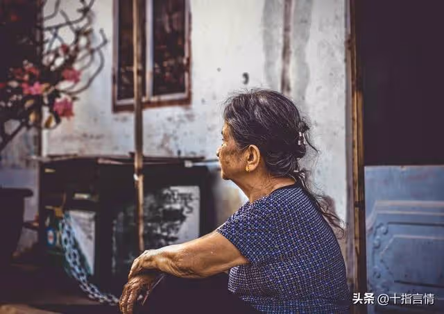 手握三千退休金去兒子家養老,不料僅三個月,兒媳:別在我家裝窮