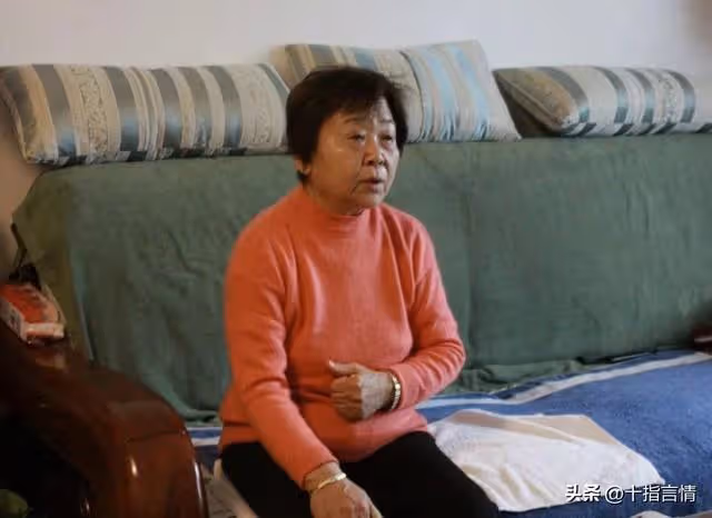 孫子跟外孫都考上了大學,我包兩個紅包慶祝,女兒甩臉,兒媳拒收