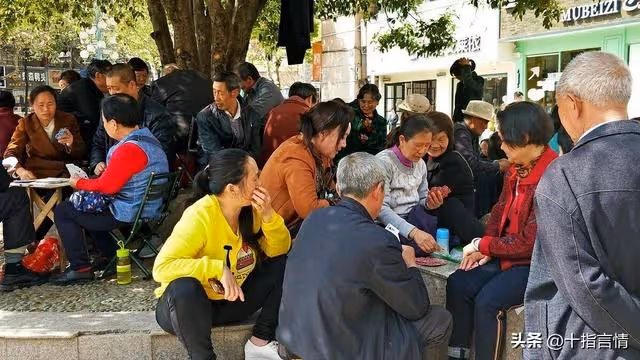 62歲大爺的悔恨：存了十年的養老錢，終究還是百密一疏，擺攤養老