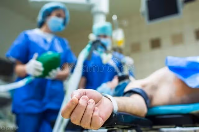 母親患尿毒症,給我弟150萬,給我10萬,弟媳要求輪流養老