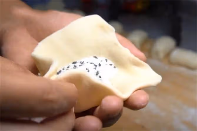 1碗麵粉3勺白糖,不發麵,不醒面,勁道香甜,看一遍就會做