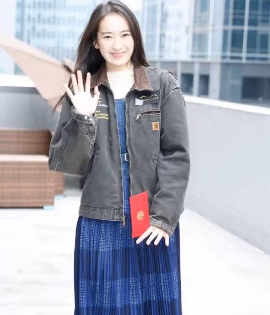 女神封盤!星二代小花低調放閃致地下戀曝光,男方是肌肉型男小生