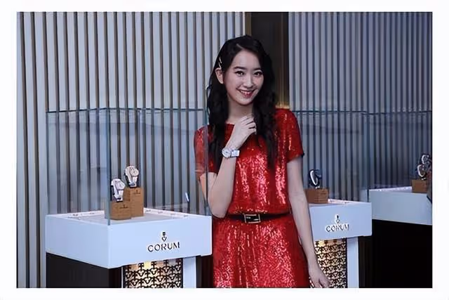 女神封盤!星二代小花低調放閃致地下戀曝光,男方是肌肉型男小生