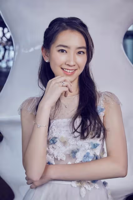女神封盤!星二代小花低調放閃致地下戀曝光,男方是肌肉型男小生