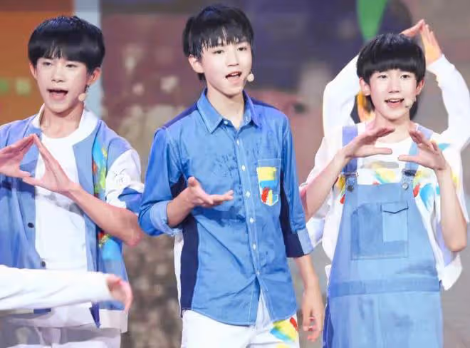 TFBOYS彩排畫面曝光,易烊千璽王俊凱王源有說有笑,破除不和傳聞