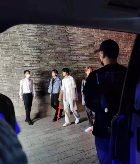 TFBOYS彩排畫面曝光,易烊千璽王俊凱王源有說有笑,破除不和傳聞