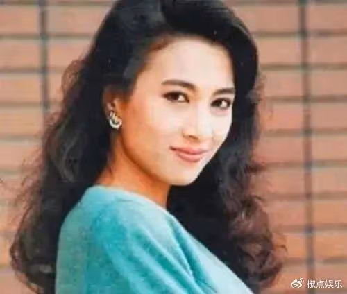 26歲嫁入豪門，五年連生4胎，熬死花心丈夫後，獨攬70億遺產