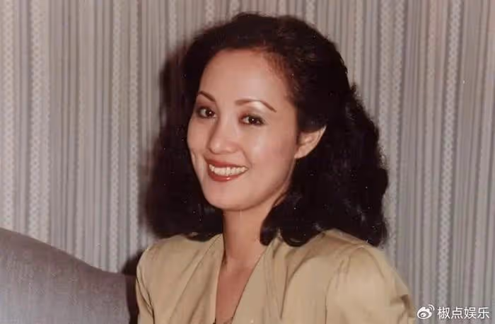 26歲嫁入豪門,五年連生4胎,熬死花心丈夫後,獨攬70億遺產