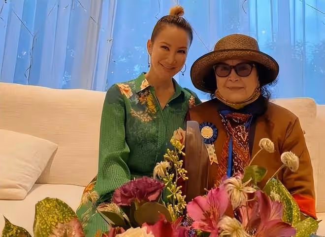 李玟二姐避談Bruce,不再糾結新仇舊怨,只想陪母親好好生活