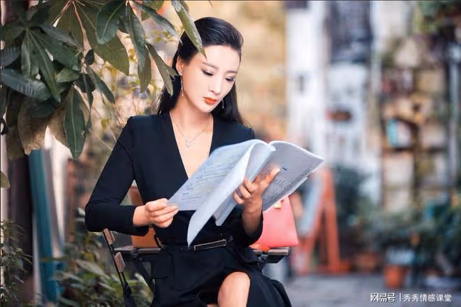 案例:假期被女上司帶回家務農,我心生抱怨,她卻突然向我表白了