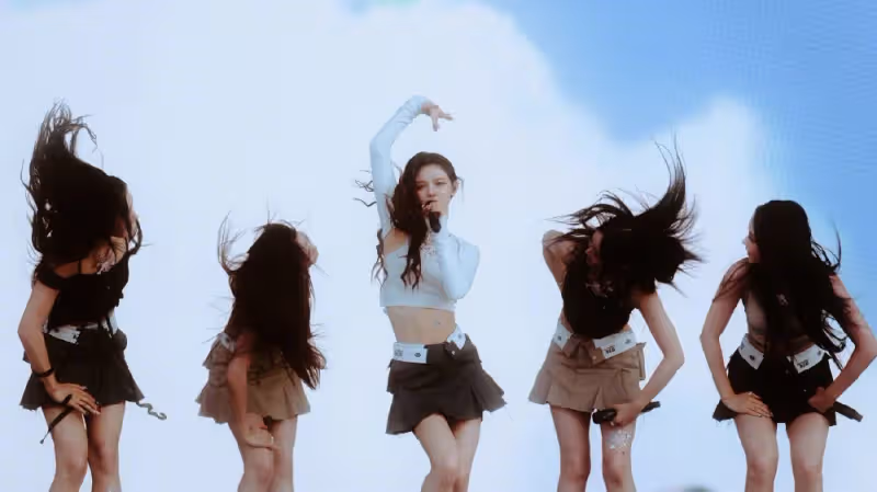 她們音樂節上表演，受到海外媒體持續稱讚，表演過程中歡呼聲不斷