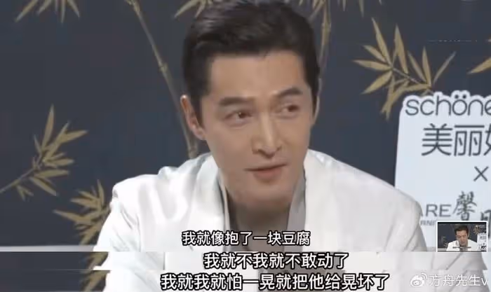 胡歌90後妻子罕見素顏現身,剪短髮穿著樸素,產後半年身材恢復如初