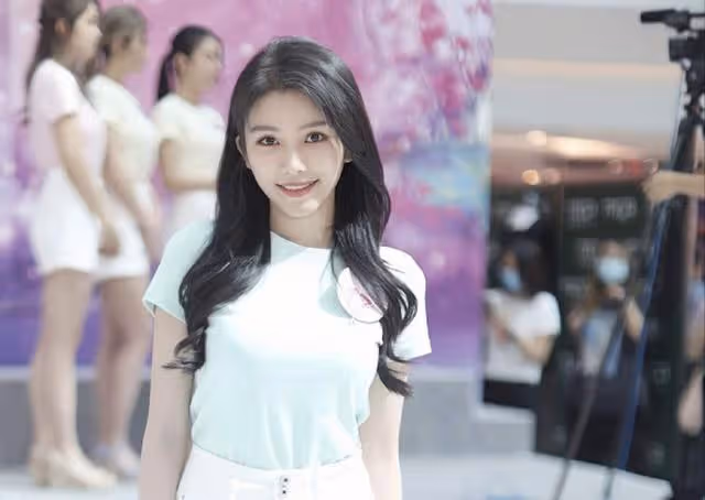 大熱港姐再陷整容醜聞，被指容貌太科技像網紅臉，撞樣多位女星