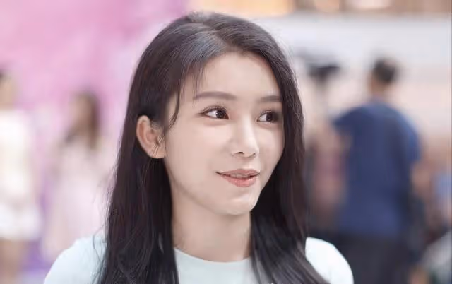 大熱港姐再陷整容醜聞，被指容貌太科技像網紅臉，撞樣多位女星