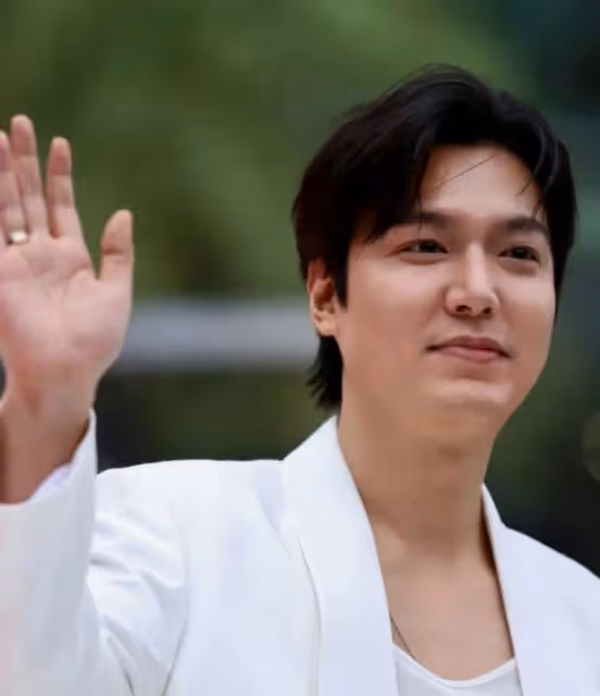 8月6日，李敏鎬近照曝光，引發熱議！