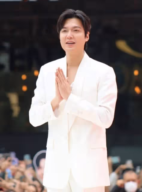 8月6日，李敏鎬近照曝光，引發熱議！