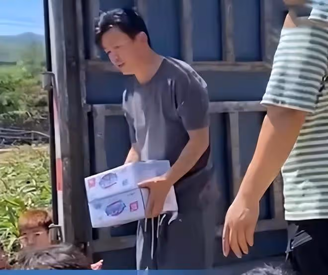 涿州捐款:李易峰捐150萬,鄭爽捐5萬,劣跡藝人要復出了?