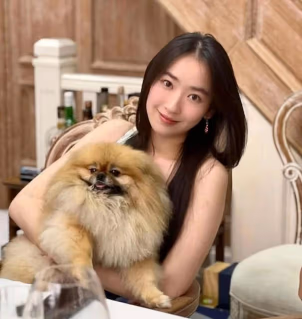 真或假？星二代小花前腳曝出戀情，媽媽後腳疑曬照否認緋聞卻秒刪
