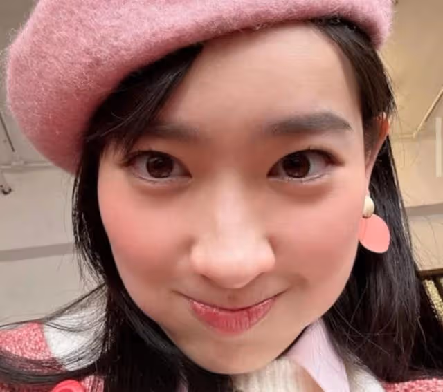 真或假？星二代小花前腳曝出戀情，媽媽後腳疑曬照否認緋聞卻秒刪