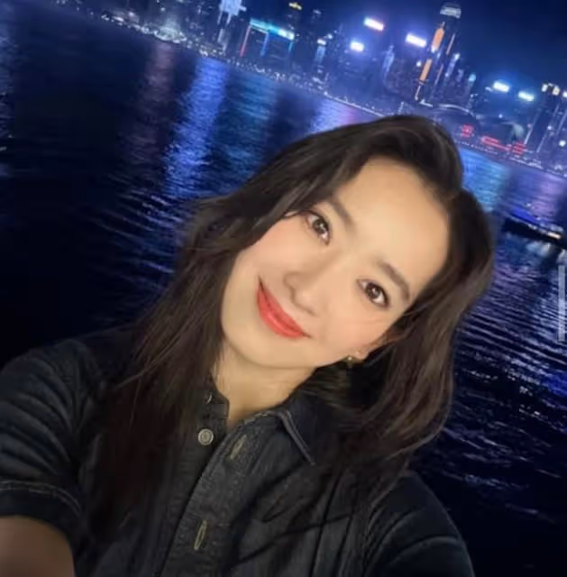 真或假？星二代小花前腳曝出戀情，媽媽後腳疑曬照否認緋聞卻秒刪