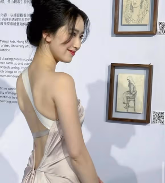 真或假?星二代小花前腳曝出戀情,媽媽後腳疑曬照否認緋聞卻秒刪