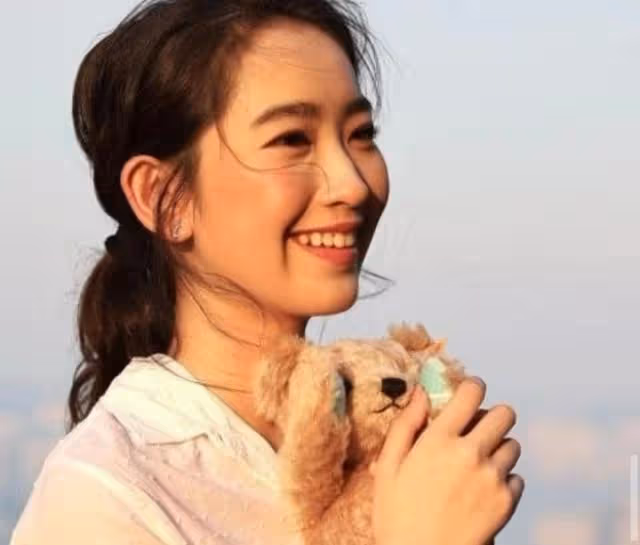 真或假?星二代小花前腳曝出戀情,媽媽後腳疑曬照否認緋聞卻秒刪