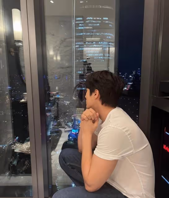 Jisoo與安普賢戀愛痕跡被翻出,背景成為焦點,理想型與對方相近