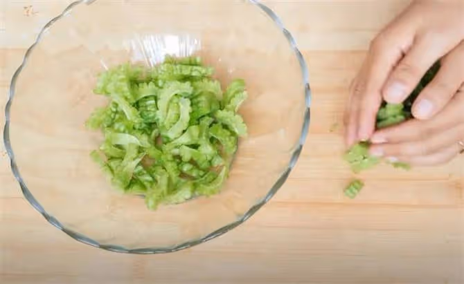 苦瓜夏天怎麼做不苦？很多人第一步就錯了，想要清甜可口有訣竅