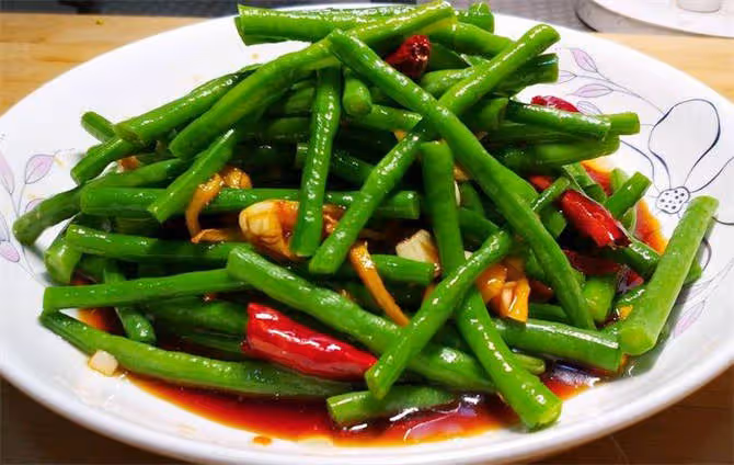 豆角夏天試試這樣做,一大盤不夠全家人吃,新手一看就會