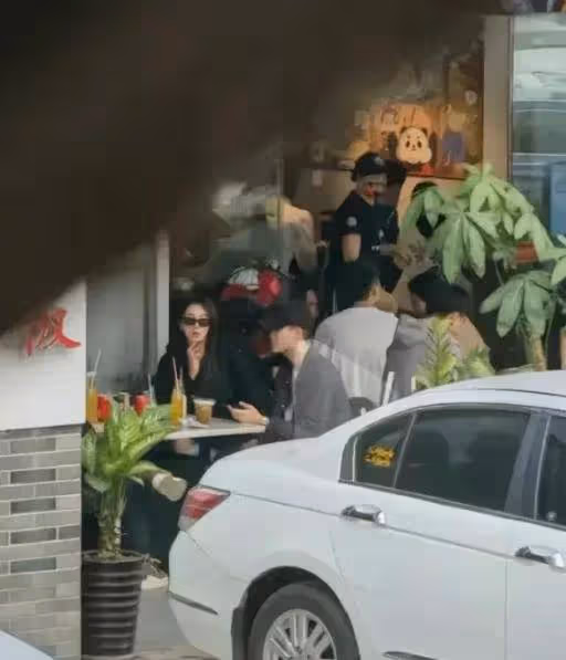 張雨綺在廣西南寧打球,身穿火辣時尚的時尚「水墨裙」,身材十分姣好