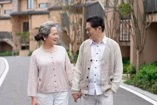 60歲以後,若出現這「4個徵兆」,是老天爺在幫你,晚年大幸
