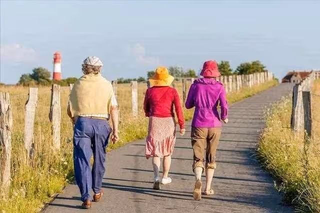60歲以後,若出現這「4個徵兆」,是老天爺在幫你,晚年大幸