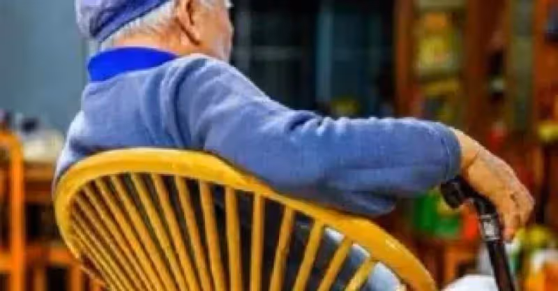 兩個小叔不肯照顧！76歲公公「住在我家養老15年」沒給一毛錢　他過世第2天「家裡來了2個律師」
