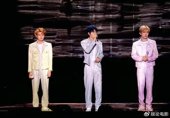 TFBOYS十年之約演唱會,三人配合默契,現場演唱還行並不難聽吧