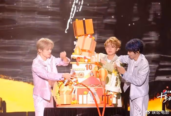 TFBOYS十年之約演唱會,三人配合默契,現場演唱還行並不難聽吧