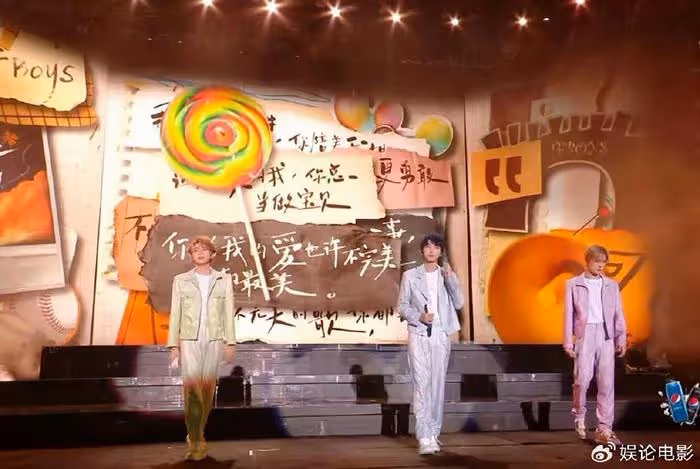 TFBOYS十年之約演唱會,三人配合默契,現場演唱還行並不難聽吧